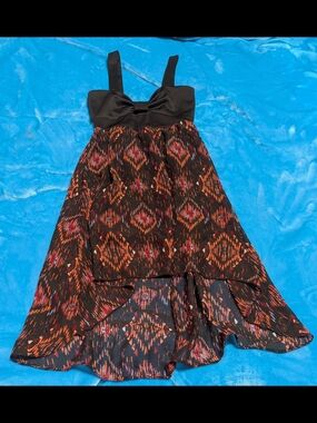 🌸 Sleeveless Pattern Dress with Black Bodice & High-Low Hem 🌸